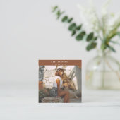 Terracotta Fotograf QR Code Social Media Quadratische Visitenkarte (Stehend Vorderseite)