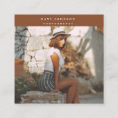 Terracotta Fotograf QR Code Social Media Quadratische Visitenkarte (Vorderseite)