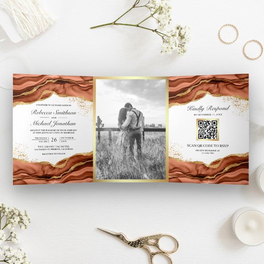Terracotta Gold Abstrakte Tinte QR Code Wedding Dreifach Gefaltete Einladung