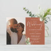 Terracotta Greenery Floral QR Code Foto Wedding Einladung (Stehend Vorderseite)