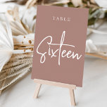 Terracotta Hand Skripte Tabelle SIXTEEN Tischnummer<br><div class="desc">Einfache und schicke Tischnummer-Karten im Erdton Terracotta und Weiß machen eine elegante Aussage bei Ihrer Hochzeit oder Veranstaltung. Das Design bietet "table [number]" in einem spannenden Mix aus klassischen Serifen und handgeschriebenen Skripten. Design wiederholt sich auf beiden Seiten. Einzelne nummerierte Karten werden separat verkauft; bestellen Sie jede Tischnummer einzeln aus...</div>
