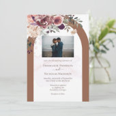 Terracotta Herbstflora mit Foto Hochzeit Einladung (Stehend Vorderseite)