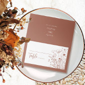 Terracotta Hintergrund Weißes Wildblume Monogramm Platzkarte