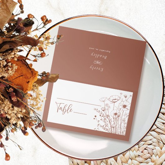 Terracotta Hintergrund Weißes Wildblume Monogramm Platzkarte
