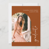 Terracotta Minimalistisch Foto Graduation Party Einladung (Rückseite)