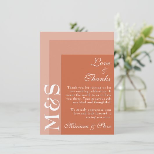 Terracotta Modern Initials Script Wedding Dankeskarte (Stehend Vorderseite)