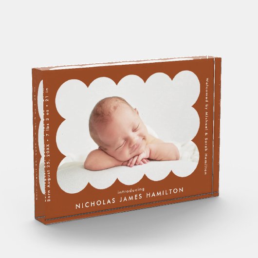 Terracotta Moderne Scalloping Geburtsankündigung Fotoblock (Links)