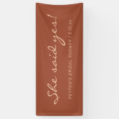 Terracotta Moderner Text Sie sagte ja Brautparty Banner (Vertikal)
