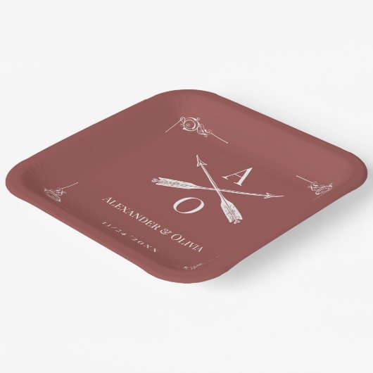 Terracotta Monogram and Arrows Wedding Pappteller (Gewinkelt)