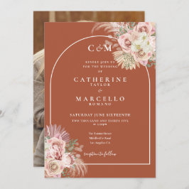 Terracotta Monugram Pampas Grass Foto Wedding Einladung