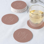 Terracotta | Oversified Script Monogram Wedding Runder Pappuntersetzer<br><div class="desc">Ein wunderschöner typografischer Untersetzer mit Ihren Initialen im Ton Terracotta übergroße Schriftzeichen. Personalisieren Sie Ihre Initialen,  und verwenden Sie dann das Design-Tool,  um Größe und Positionierung anzupassen,  um ein benutzerdefiniertes Monogramm zu erstellen.</div>