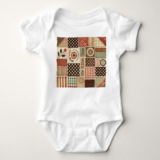 Terracotta Patchwork Rustikales Retrodesign Baby Strampler (Vorderseite)