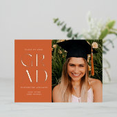 Terracotta Pressed Foil Grad Abschluss Folieneinladung (Stehend vorne)