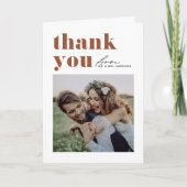 Terracotta Retro Typografie Modernes Foto Hochzeit Dankeskarte (Vorderseite)