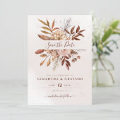 Terracotta Rust Blume Boho Earthy Fall Folies Save The Date (Stehend Vorderseite)