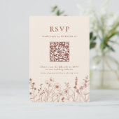 Terracotta Rustica Floral Fall Wildblume QR Code RSVP Karte (Stehend Vorderseite)