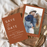 Terracotta Save the Date Boho Foto Minimalistisch<br><div class="desc">Hochzeit Boho Terracotta Speichern Sie die Date Cards,  die ein Foto auf der Vorderseite haben. Die Save the Date-Karten enthalten eine moderne,  handgeschriebene,  kursive Schriftzeichen-Typografie,  die elegant,  einfach und modern nach einem einfachen Hochzeitstag-Fest zu verwenden sind.</div>
