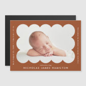 Terracotta Scalloped Foto Geburtsankündigung Magnetkarte (Vorne/Hinten)