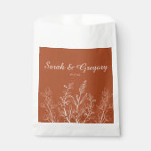 Terracotta Simple Boho Floral Geschenktütchen (Vorderseite)