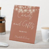 Terracotta String Light Cards and Gifts Sockelschild (In SItu)