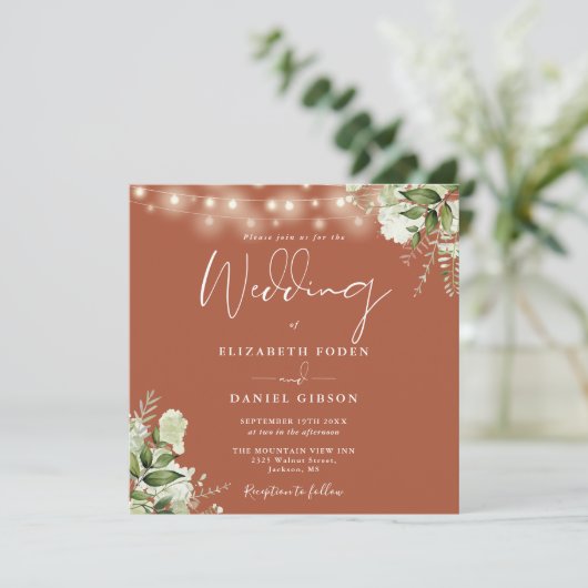 Terracotta String Lights Foto Wedding Einladung (Stehend Vorderseite)