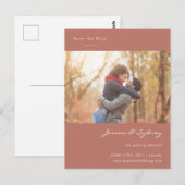 Terracotta Verlobt Couple Foto Save the Date Postkarte (Vorne/Hinten)