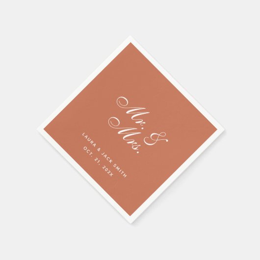 Terracotta Wedding Mr. und Mrs. Brown White Script Serviette (Ecke)
