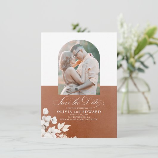 Terracotta White Blume Boho Save the Date Foto (Stehend Vorderseite)