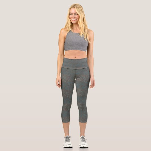 Terrain Pattern Blue 01bx4 Dgrey BG Capri Leggings (Vorderseite)