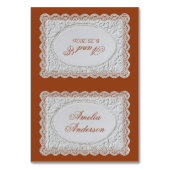 Terrakotta-orange Hochzeitsplatzkarten mit Spitzen Tischnummer (Vorderseite)