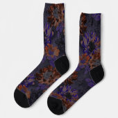 Terrakotta, violette Blumen auf samtig grau Socken (Linkes Detail)