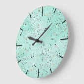 Terrazzo-Design aus Minz- und Goldmarmor Confetti Große Wanduhr (Winkel)