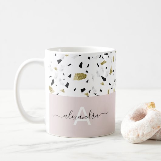 Terrazzo-Muster in Beige und Goldfolie Kaffeetasse (Mit Donut)