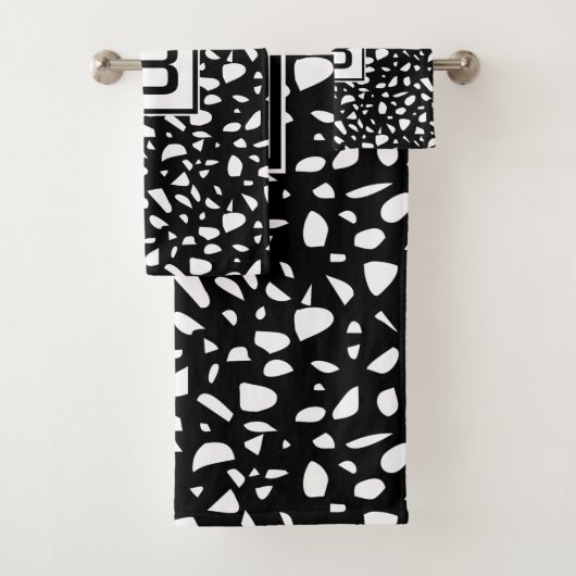 Terrazzo Schwarz-weißes Muster Monogramm Badhandtuch Set (Insitu)