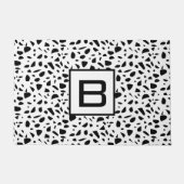 Terrazzo Schwarz-weißes Muster Monogramm Fußmatte (Vorderseite)