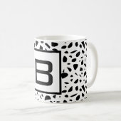 Terrazzo Schwarz-weißes Pflaster Monogramm, initia Kaffeetasse (VorderseiteRechts)