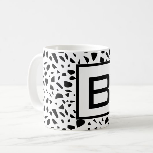 Terrazzo Schwarz-weißes Pflaster Monogramm, initia Kaffeetasse (Vorderseite Links)