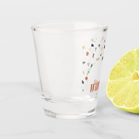 Terrazzo Tile Confetti Moderner Stil Personalisier Schnapsglas (Links)