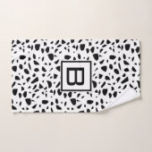 Terrazzo, weißes schwarzes Muster, Monogramm Badhandtuch Set (Handtuch)