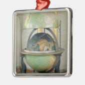 Terrestrische und himmlische Kugel Silbernes Ornament (Links)