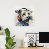 Terrier hört orangefarbene Kopfhörer Poster (Heimbüro)