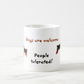 Terrier Hunde sind willkommene Funny Verwandlungstasse (Mittel)