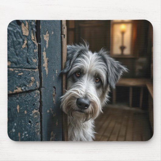 Terrier pinkelt um eine alte Tür Mousepad (Vorne)