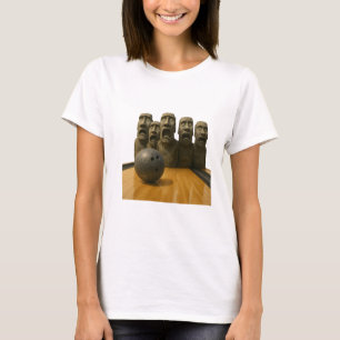Terrified Moai Statuen auf einem Bowling Lane T-Shirt