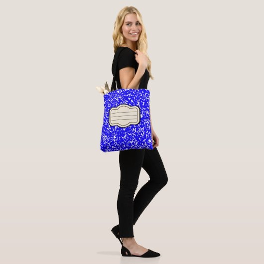 Tesimart | Blue Zusammensetzung Book Pattern Toe B Tasche (Am Model)