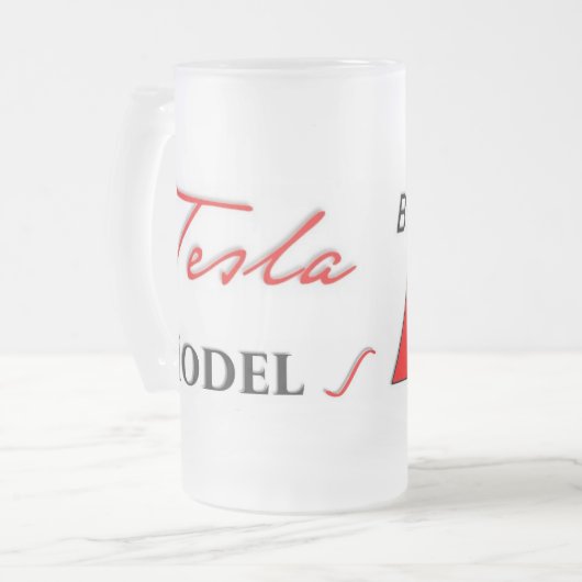 Tesla vorbildliches S scripted auf einem Mattglas Bierglas (Vorderseite Links)