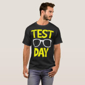 Test Day Rock the Test Lehrer Funny Sonnenbrille T T-Shirt (Vorne ganz)
