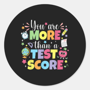 Test Day Teacher Shirt Sie sind mehr als ein Test  Runder Aufkleber