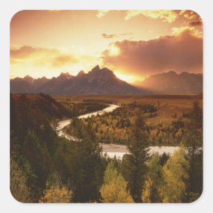 Teton-Gebirgskette bei Sonnenuntergang, vom Snake Quadratischer Aufkleber