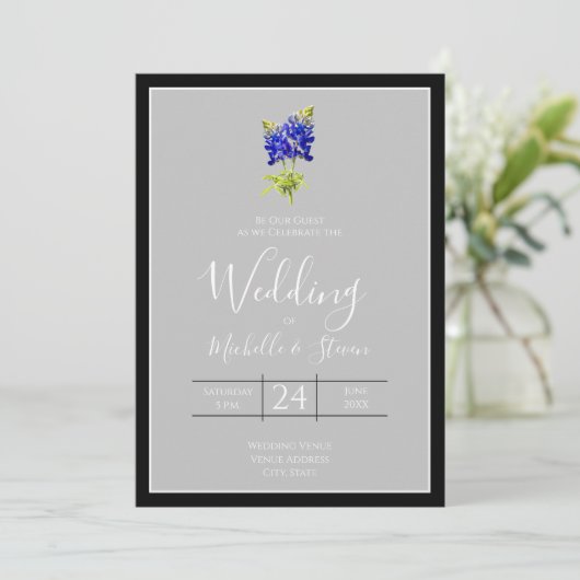 Texas Bluebonnets on Light Gray, Spring Wedding Einladung (Stehend Vorderseite)
